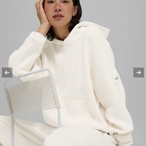 ALO Yoga Women’s Scholar Hooded Sweater